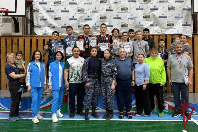 В Олёкминске росгвардейцы провели военно-патриотические соревнования «Сила поколений» 