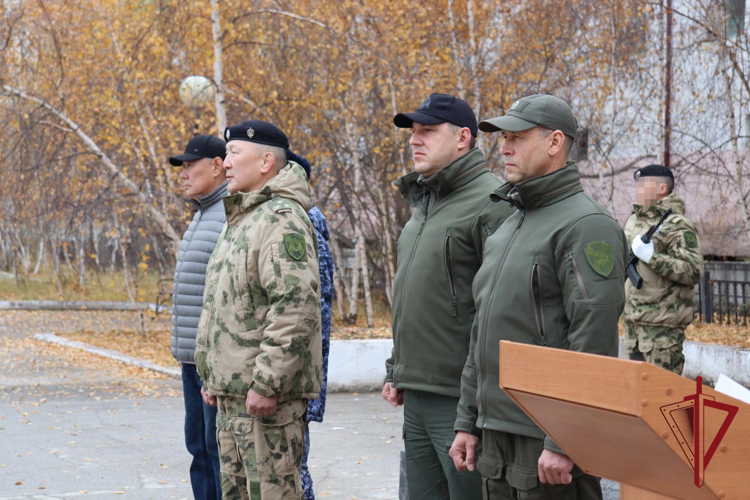 В Якутске отметили День ОМОН Росгвардии вручением черных беретов и наград отличившимся бойцам