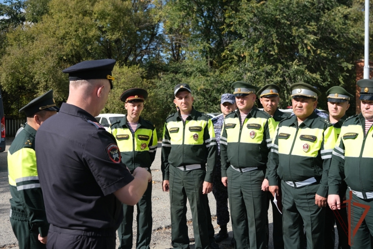 В Хабаровске прошел учебный сбор с представителями военной автомобильной инспекции Росгвардии