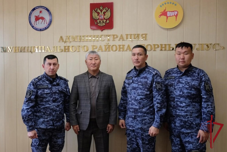 Руководство ЯОВО Росгвардии и глава Горного улуса в ходе рабочей встречи обсудили вопросы взаимодействия